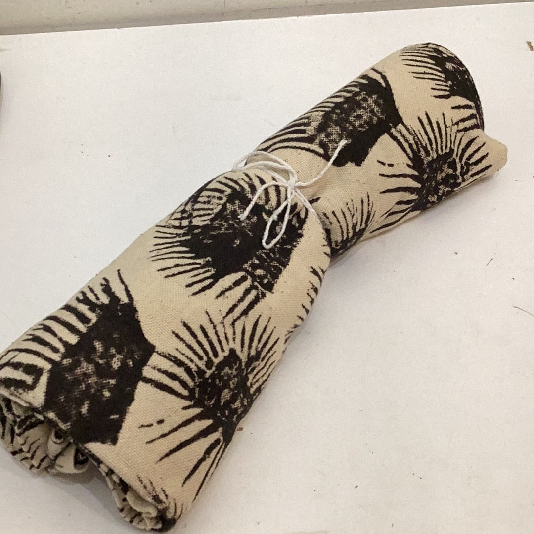 Table runner- RN fern black ORG