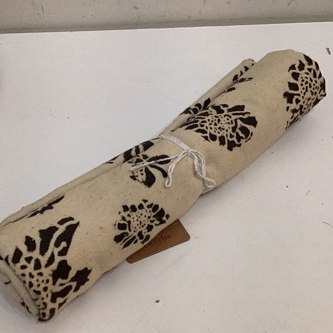 Table runner- rn Marigold org