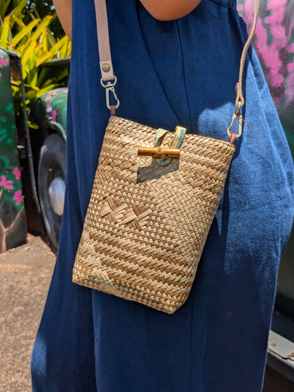 Lauhala mini pochette