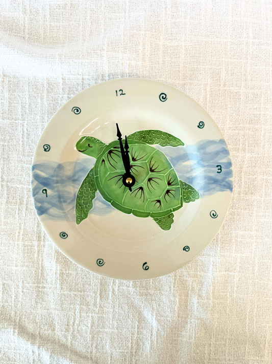 Round Plate Clock Embossed Honu