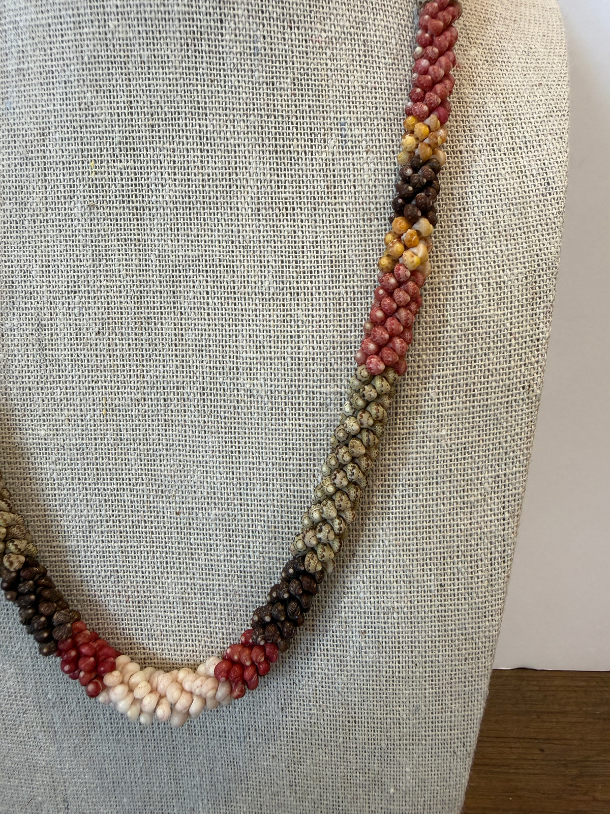 #36- Lei Poepoe 4 tie kahelelani 22"